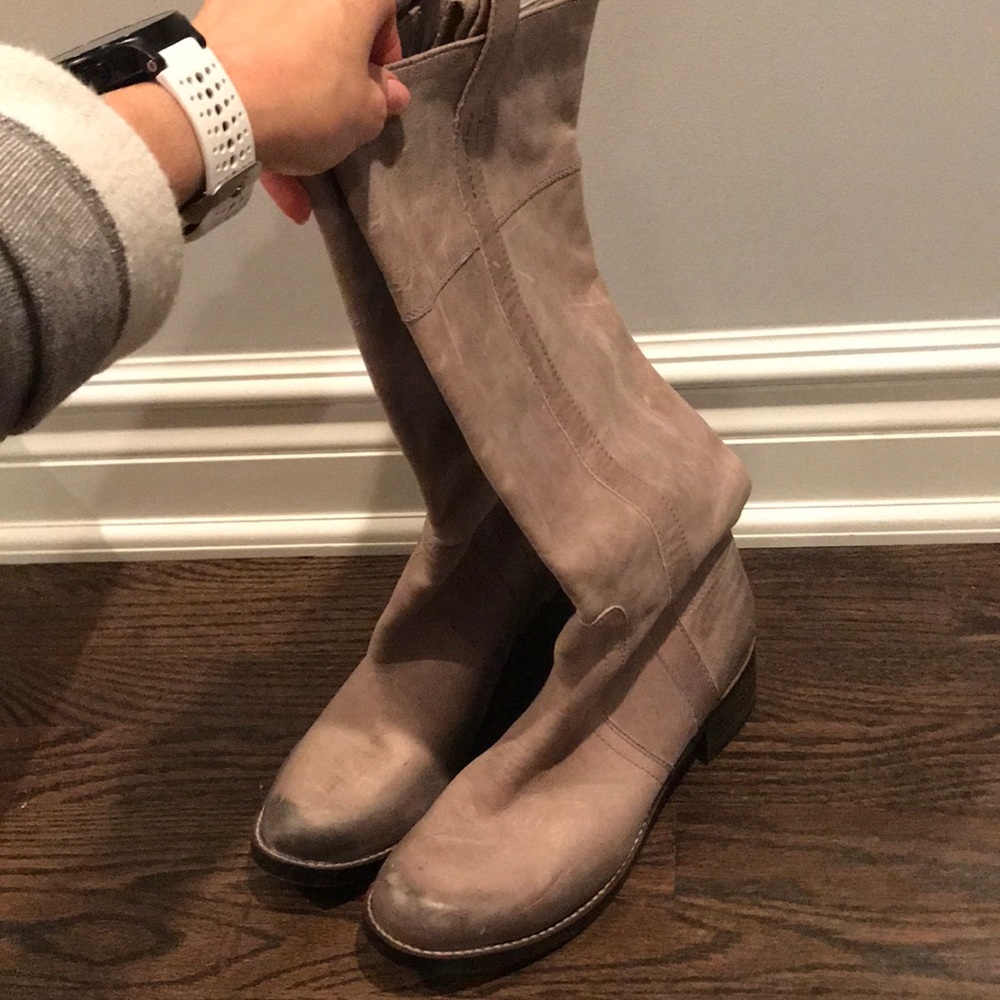 Lucky distressed pull on leather boot